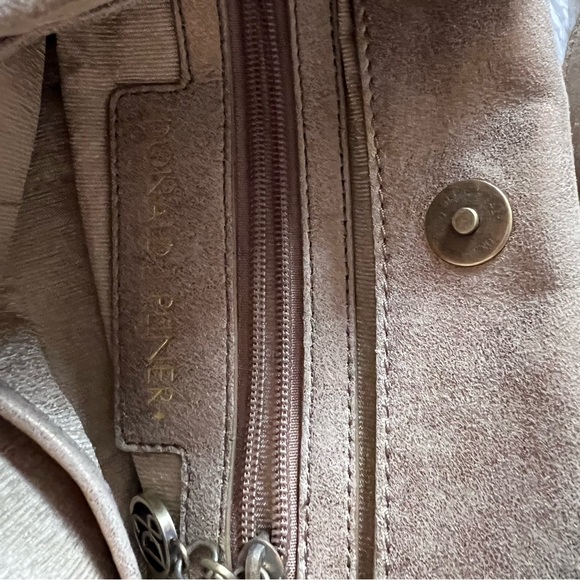 New in dust bag vintage Donald Pliner gold bag. Beautiful details. - Picture 6 of 11